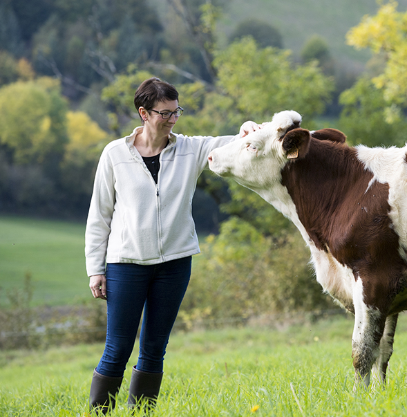 Productrice SODIAAL et sa vache